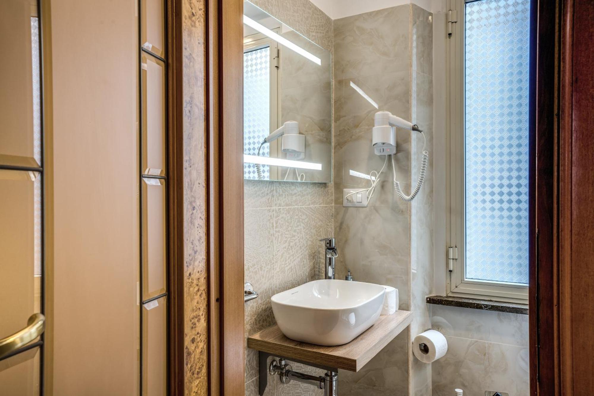 Fontana Di Trevi Charming Apartment Rzym Zewnętrze zdjęcie